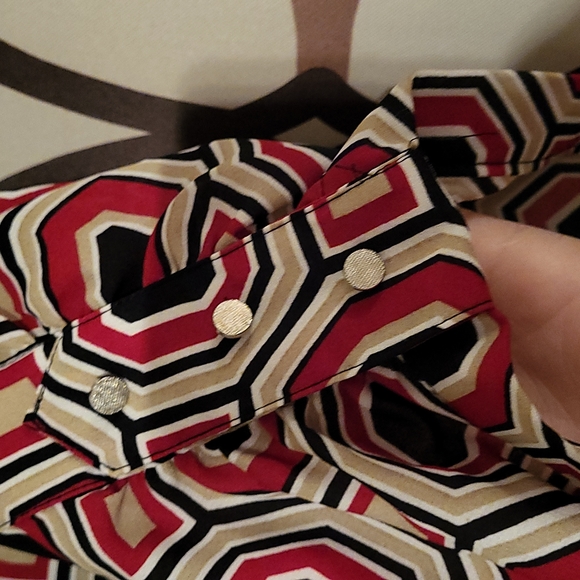 Roz & Ali Geometric Blouse - Picture 3 of 6